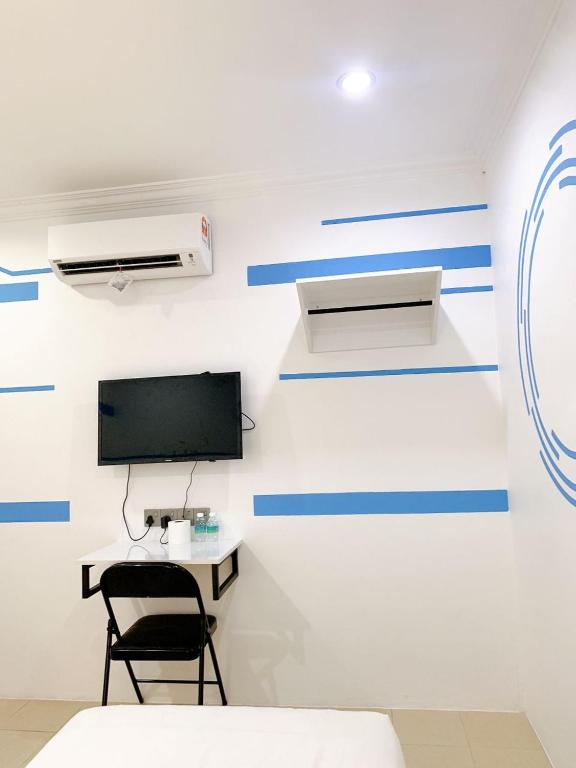 TV a/nebo společenská místnost v ubytování One Stop Hotel Ipoh