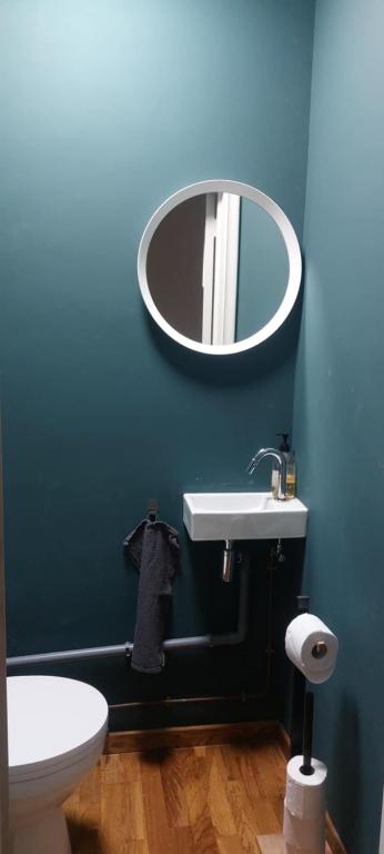 Ein Badezimmer in der Unterkunft D'Hestia - Gîte avec vue imprenable sur Huy