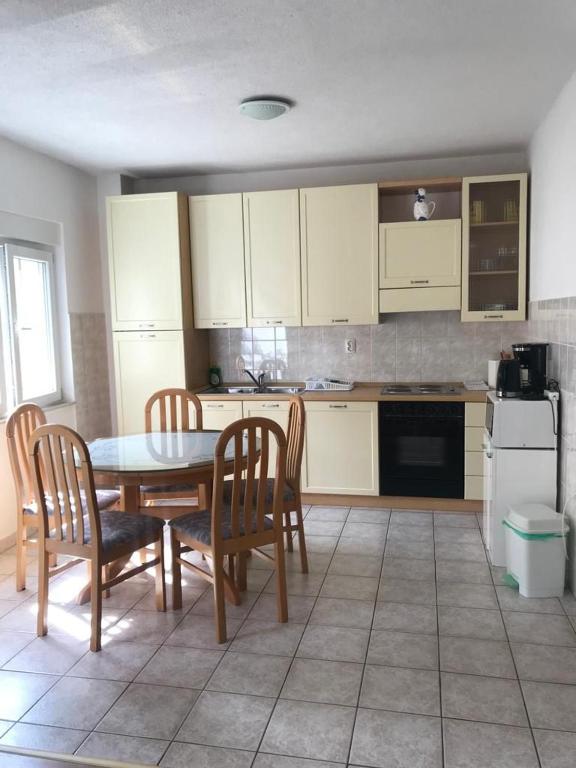 Kuchyňa alebo kuchynka v ubytovaní Apartment Sano