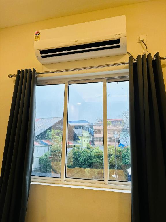 Nespecifikovaný výhled na hory nebo výhled na hory při pohledu z hotelu