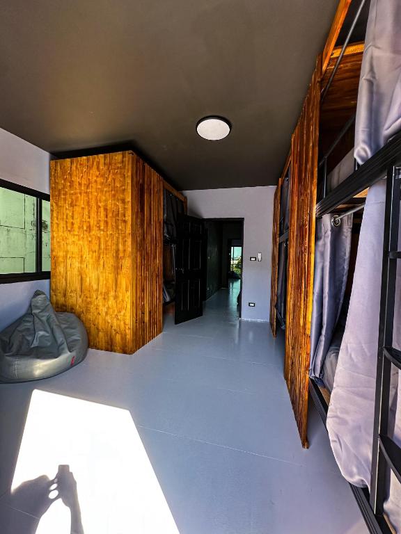 Postel nebo postele na pokoji v ubytování ILOFT Hostel Phuket