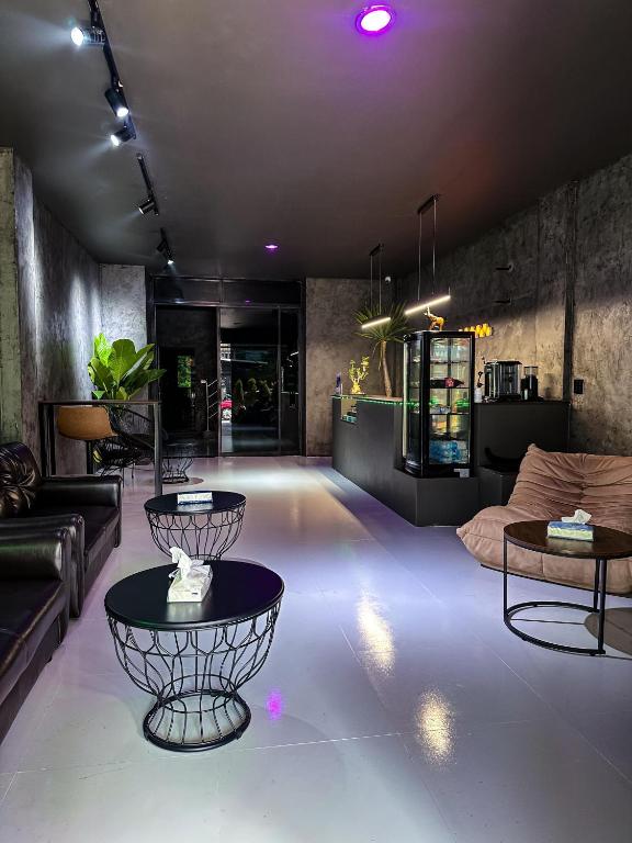 Posezení v ubytování ILOFT Hostel Phuket
