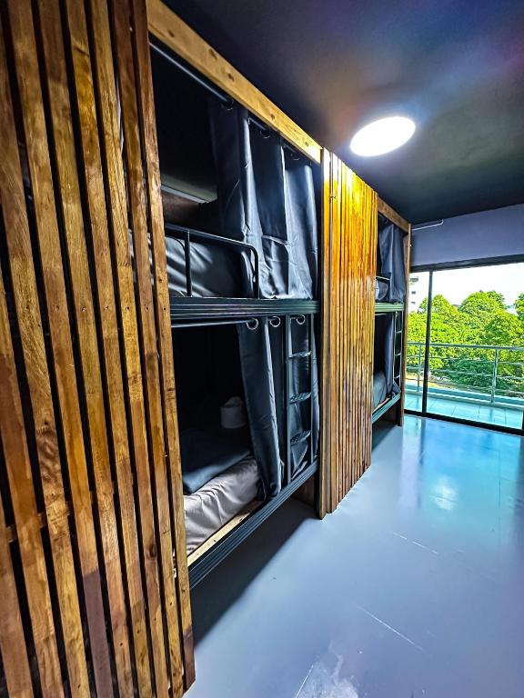 Bazén v ubytování ILOFT Hostel Phuket nebo v jeho okolí