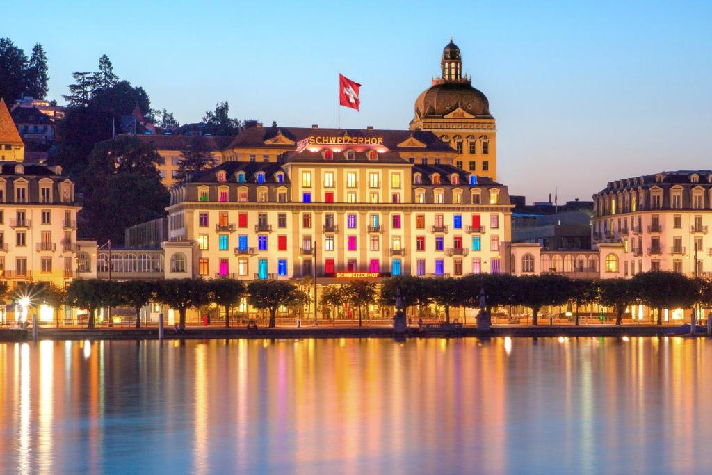 Hotel Schweizerhof Luzern - Resim 4