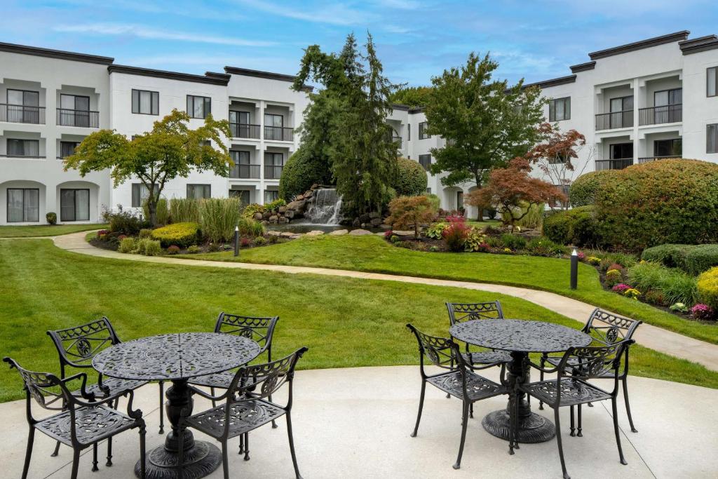 Zahrada ubytování DoubleTree Suites by Hilton Mount Laurel