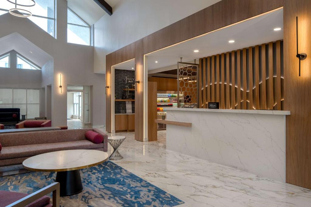 Posezení v ubytování DoubleTree Suites by Hilton Mount Laurel