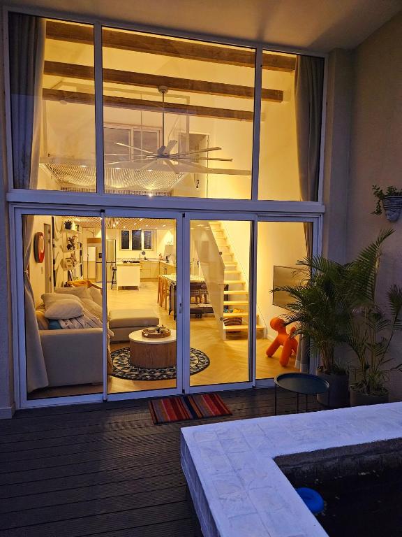 Seaside 3 suites Penthouse with Pool Gym & BBQ Terrace — photo 25