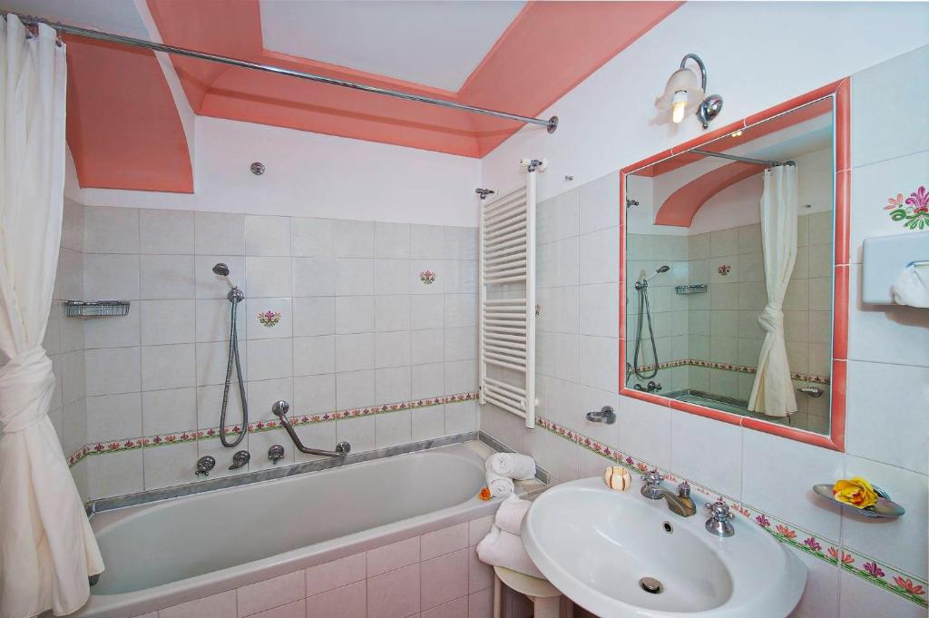 Koupelna v ubytování Albergo California