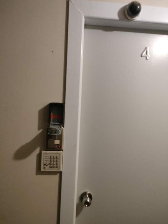 5 Beds including 1 Double Bed, 2 single Beds, 2 Double Sofa Beds, Suite 4, 37 Totara Avenue, New Lynn - Resim 13