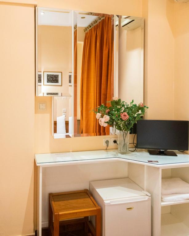 Hotel Avra - Standard Double Or Twin Room With City View