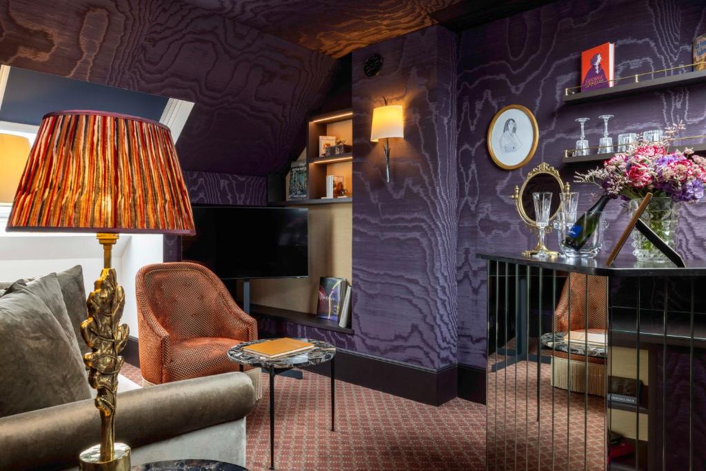 UNE AUTRE CHAMBRE - 12