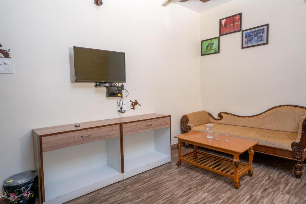 TV a/nebo společenská místnost v ubytování Hotel Misty INN