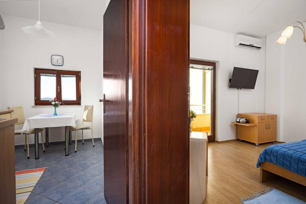 TV a/nebo společenská místnost v ubytování Apartments Kaina
