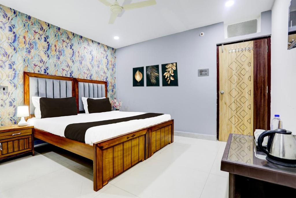 a bedroom with a large bed in a room at Super Townhouse VIP Hills Hitech City in Hyderabad
