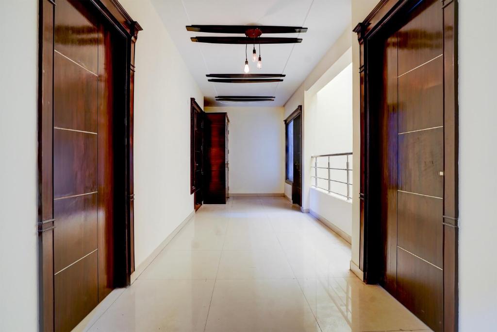 Fotografie z fotogalerie ubytování Super Collection O Sector 70 Noida v destinaci Noida