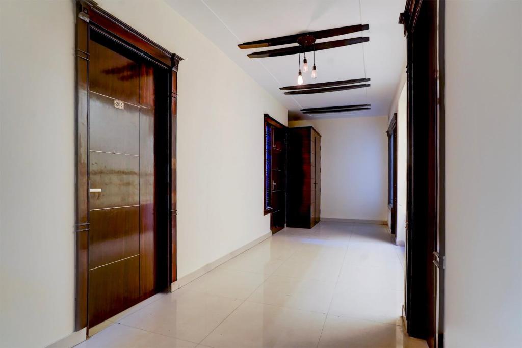 Fotografie z fotogalerie ubytování Super Collection O Sector 70 Noida v destinaci Noida