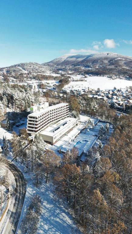 Nespecifikovaný výhled na hory nebo výhled na hory při pohledu z hotelu