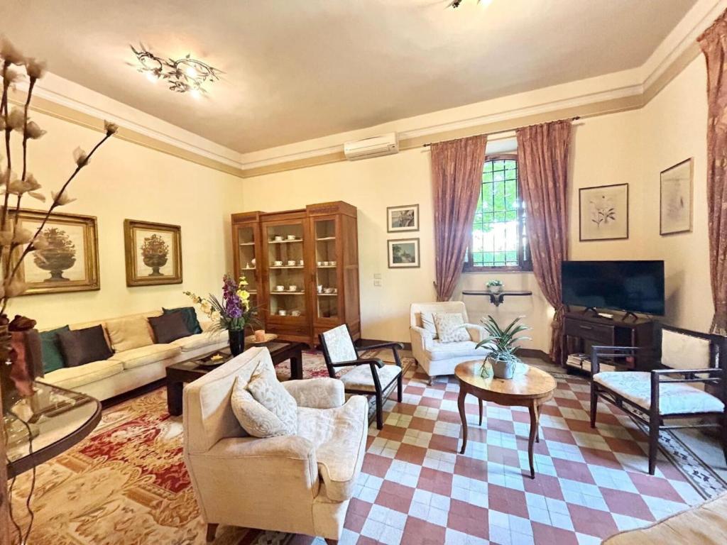 A seating area at Villa Primula by PosarelliVillas