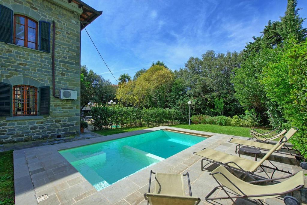 The swimming pool at or close to Villa Primula by PosarelliVillas