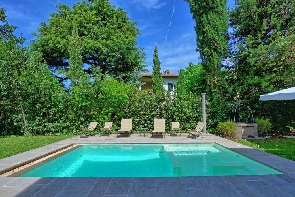 The swimming pool at or close to Villa Primula by PosarelliVillas