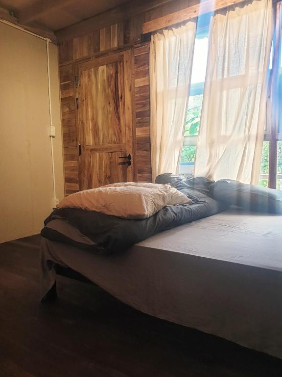 Giường trong phòng chung tại Yên homestay