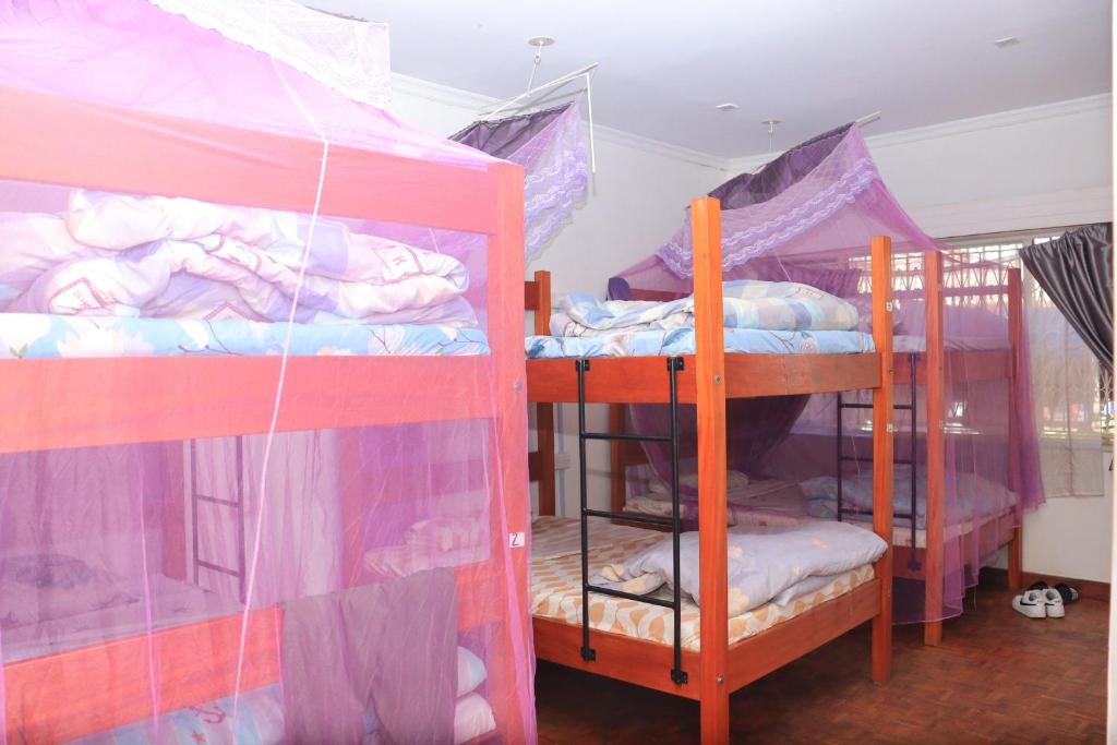 Una cama o camas en una habitación de Jabulani Nairobi Backpackers Hostel