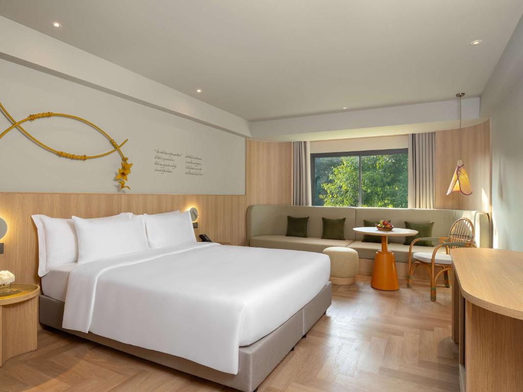 Postel nebo postele na pokoji v ubytování Mercure Rayong Lomtalay Villas & Resort