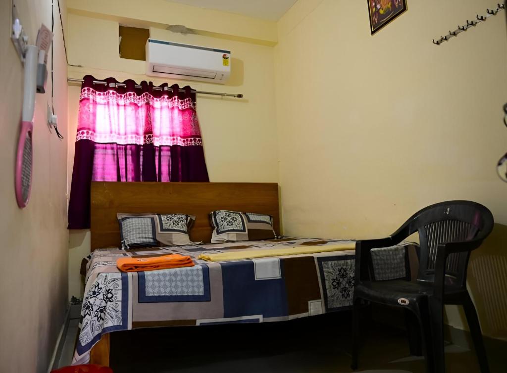 Postel nebo postele na pokoji v ubytování Jankivihar Homestay at Prahladghat within 1km from Shri Ram Mandir