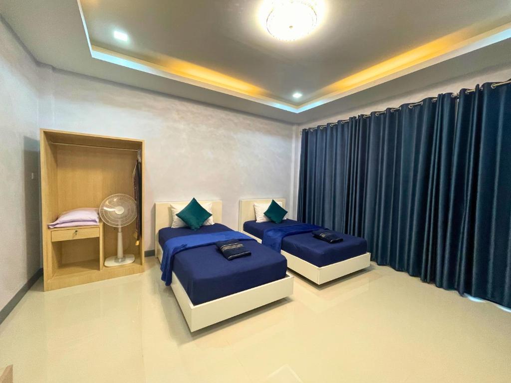 Postel nebo postele na pokoji v ubytování IBC Home ที่พักฮาลาล นครศรีธรรมราช