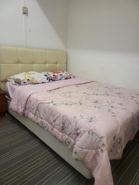 Кровать или кровати в номере E-Nara Homestay Oakleaf Park Condo