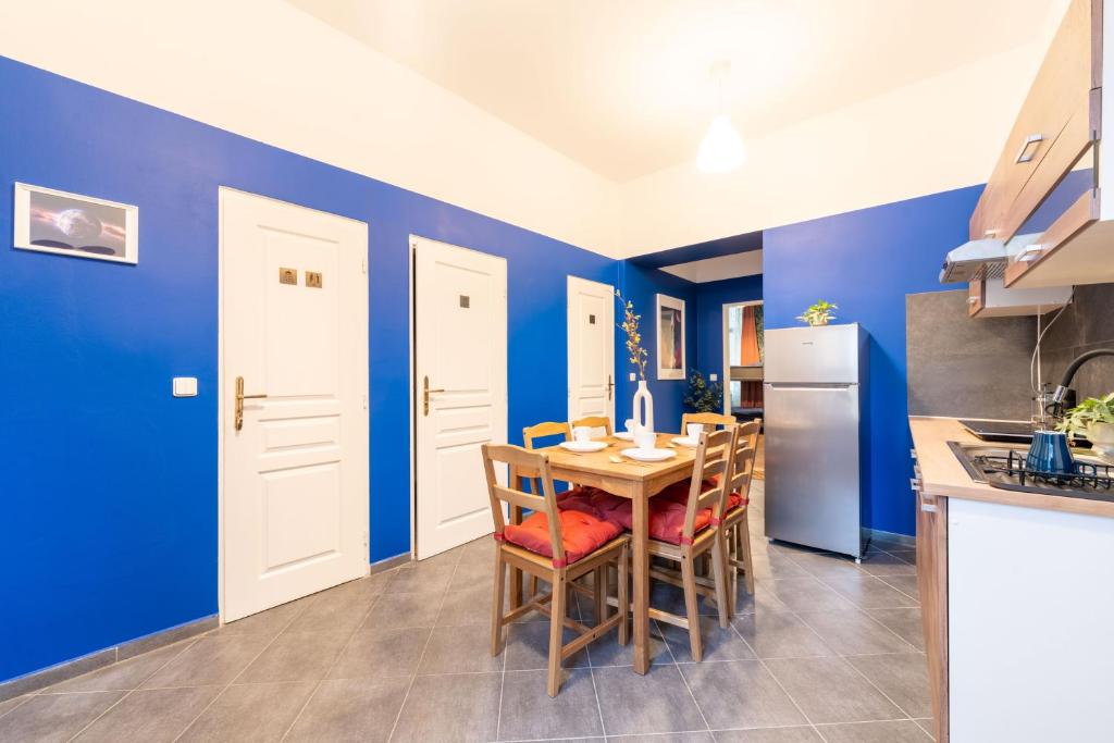 Kuchyň nebo kuchyňský kout v ubytování Stellar Female Hostel