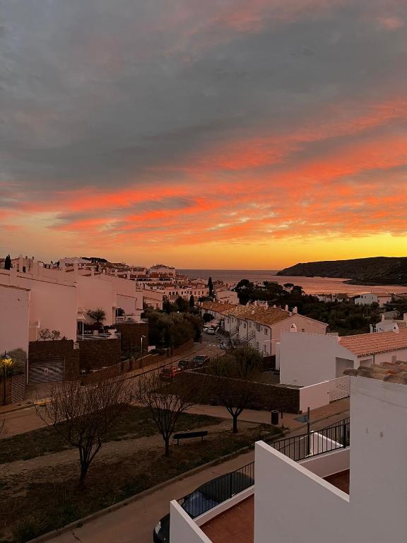 Fotografie z fotogalerie ubytování Attic in Cadaques , With Parking v destinaci Cadaqués