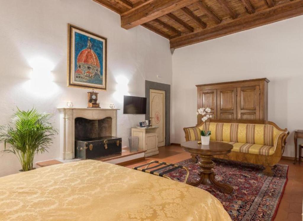 Telewizja i/lub zestaw kina domowego w obiekcie Numa Florence Palazzo Haggis