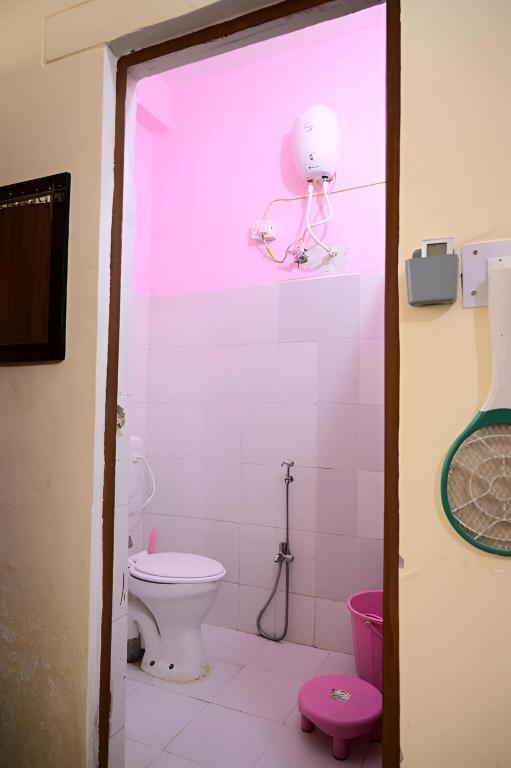 Koupelna v ubytování Jankivihar Homestay at Prahladghat within 1km from Shri Ram Mandir