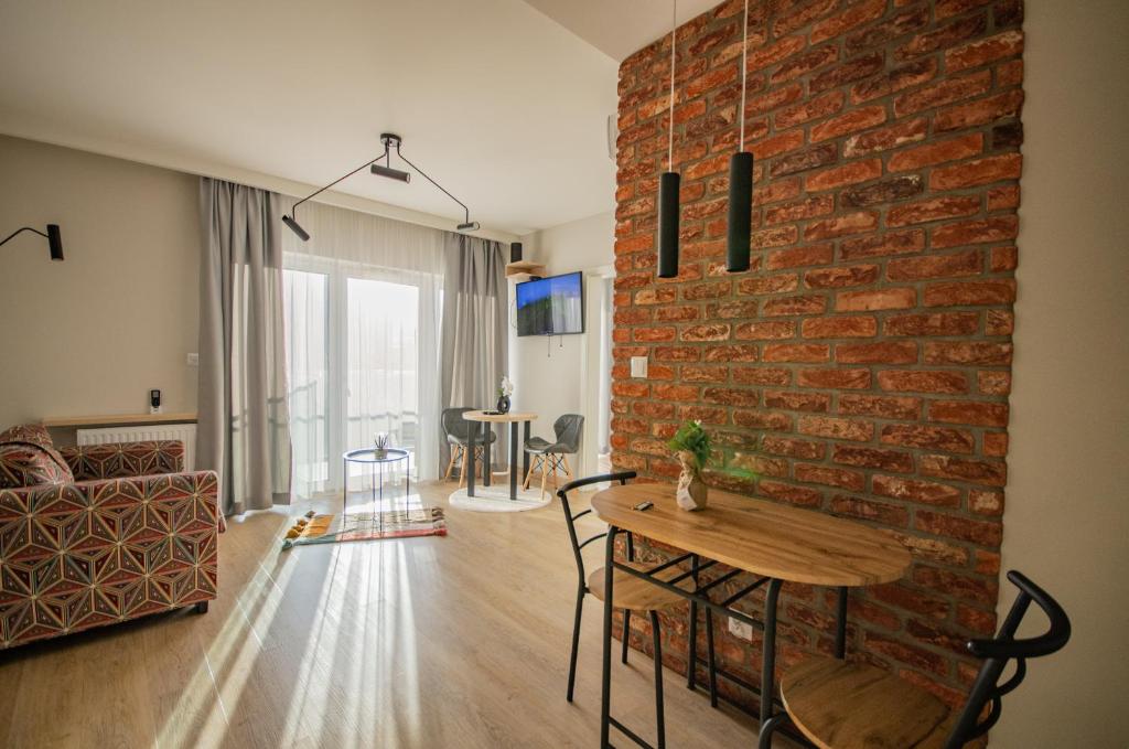 Televízia a/alebo spoločenská miestnosť v ubytovaní InPoint Apartments G11 near Old Town & Kazimierz District & Parking Option