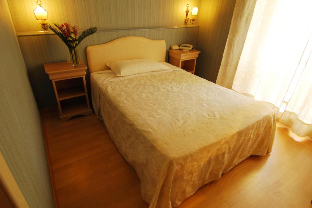 Postel nebo postele na pokoji v ubytování Grande Albergo Quattro Stagioni