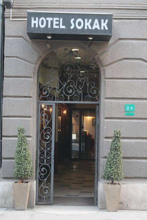 La fachada o entrada de Hotel Sokak