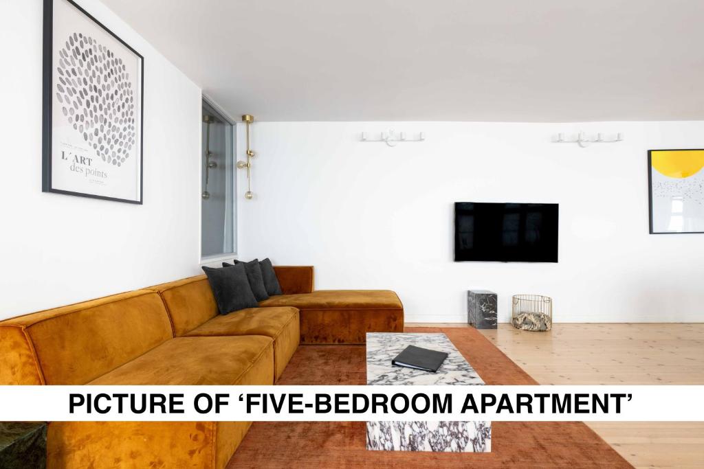 Un televizor și/sau centru de divertisment la Central City Apartment on Best Location by Round Tower