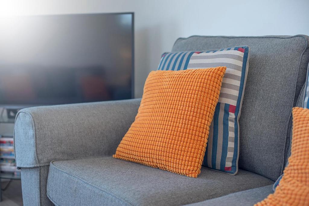 dos almohadas están sentadas en un sofá en Awel Y Mor, en Newport