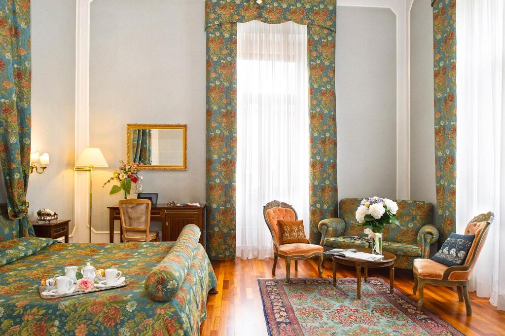 Postel nebo postele na pokoji v ubytování Grande Albergo Quattro Stagioni