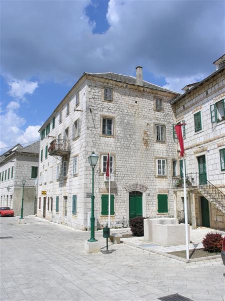 Budova, kde se apartmán nachází
