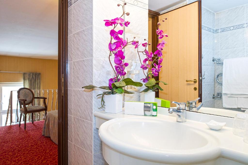 Koupelna v ubytování Grande Albergo Quattro Stagioni