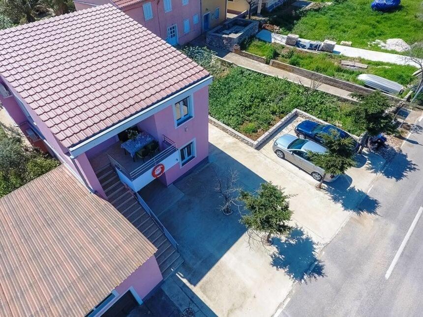 Budova, v ktorej sa apartmán nachádza