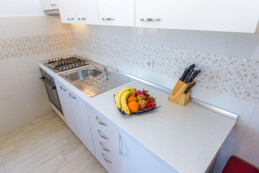 Kuchyňa alebo kuchynka v ubytovaní Apartments Zvone1