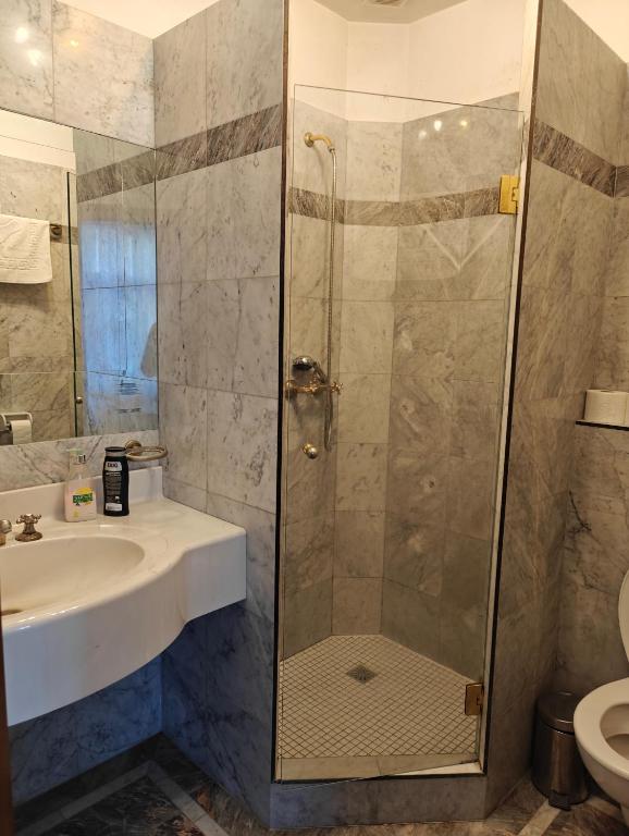 Koupelna v ubytování Hotel Viki