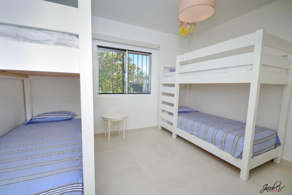 Postel nebo postele na pokoji v ubytování Great Villa Near Beach and Marbella