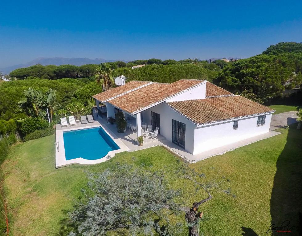 Bazén v ubytování Great Villa Near Beach and Marbella nebo v jeho okolí