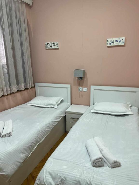 Postel nebo postele na pokoji v ubytování Cozy Rooms Tbilisi