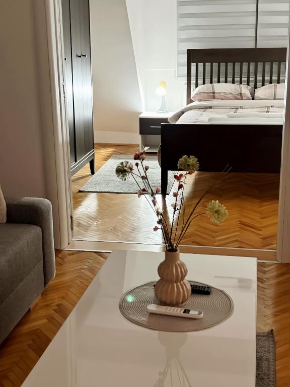 Postel nebo postele na pokoji v ubytování Dekster apartmani