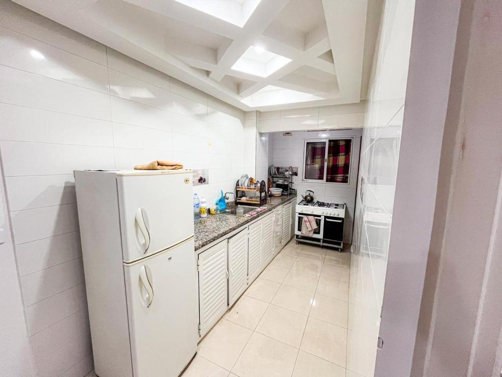 Η κουζίνα ή μικρή κουζίνα στο ONOMSUIT-Appartement en plein centre ville RABAT